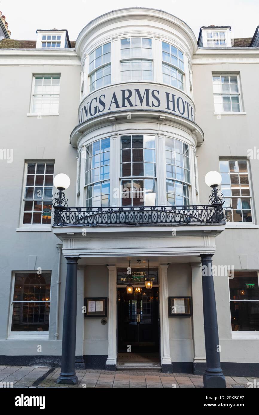 Inghilterra, Dorset, Dorchester, Dorchester High Street, ingresso allo storico Kings Arms Hotel Foto Stock