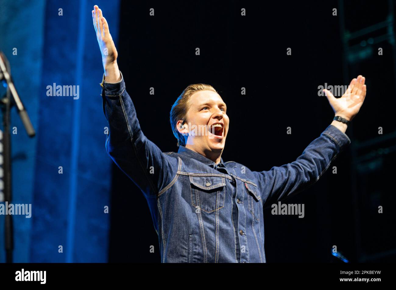 Londra, Regno Unito. 6th Apr 2023. Il cantante George Ezra si esibisce sul palco presso l'arena O2 di Londra. Credit: John Barry/Alamy Live News Foto Stock