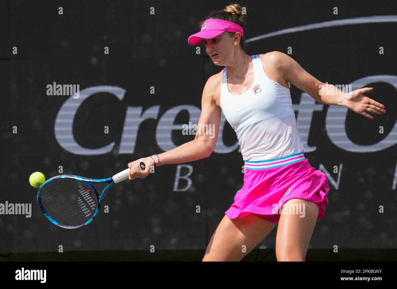 Charleston, Carolina del Sud, Stati Uniti. 6th Apr 2023. Aprile 6, 2023: Irina-Camelia Begu (ROU) perde a Jessica Pegula (USA), 7-5, 4-6, 6-4 al Credit One Charleston Open in corso di partita al Family Circle Tennis Center di Charleston, South Carolina, {USA} © Leslie Billman/Tennisclix/Cal Sport Media(Credit Image: © Leslie Billman/Cal Sport Media) Credit: CAL Sport Media/Alamy Live Foto Stock