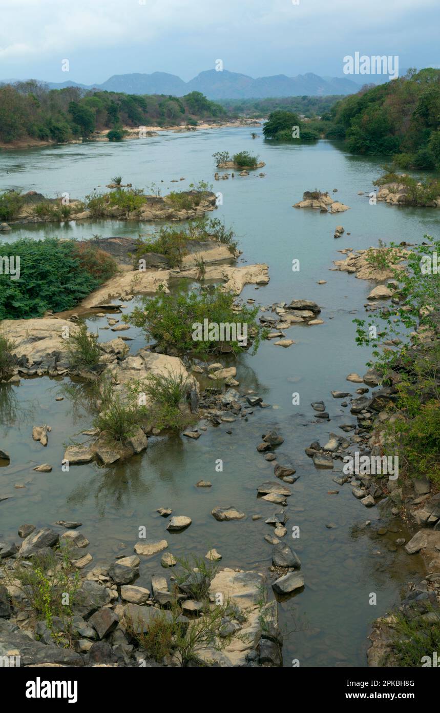 Rio Parana, affluente del Rio Tocantins. Highlands brasiliane, stato di Goias settentrionale, Brasile Foto Stock
