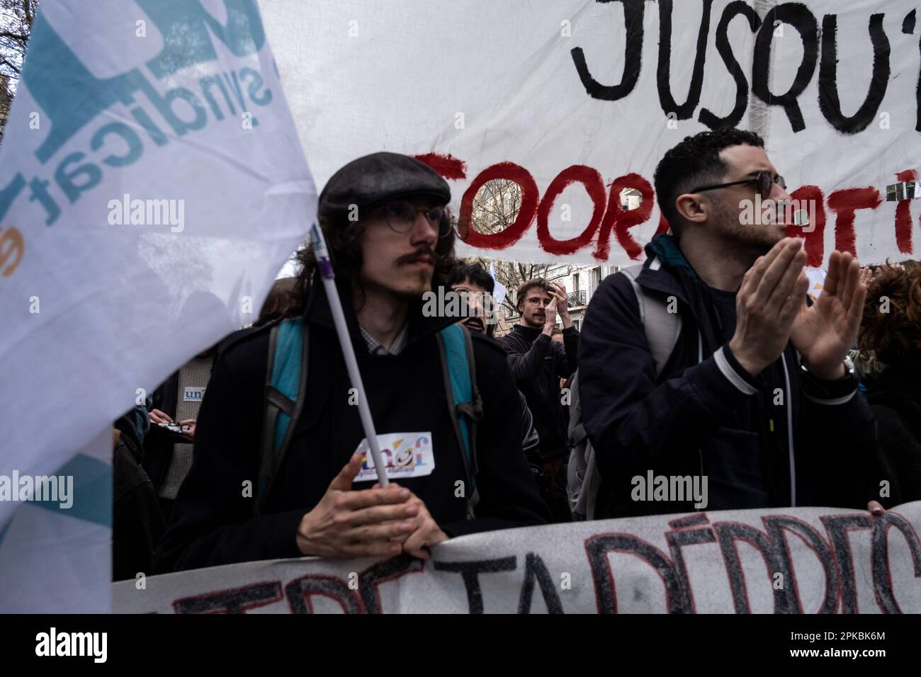 Parigi, Francia. 6th Apr 2023. Michael Bunel / le Pictorium - dimostrazione contro la riforma pensionistica a Parigi - 6/4/2023 - Francia / Parigi - processione studentesca. Undicesimo giorno di mobilitazione contro la riforma delle pensioni, l'uso del 49,3 e le politiche del governo di Emmanuel Macron. 6 aprile 2023. Parigi, Francia. Credit: LE PICTORIUM/Alamy Live News Foto Stock