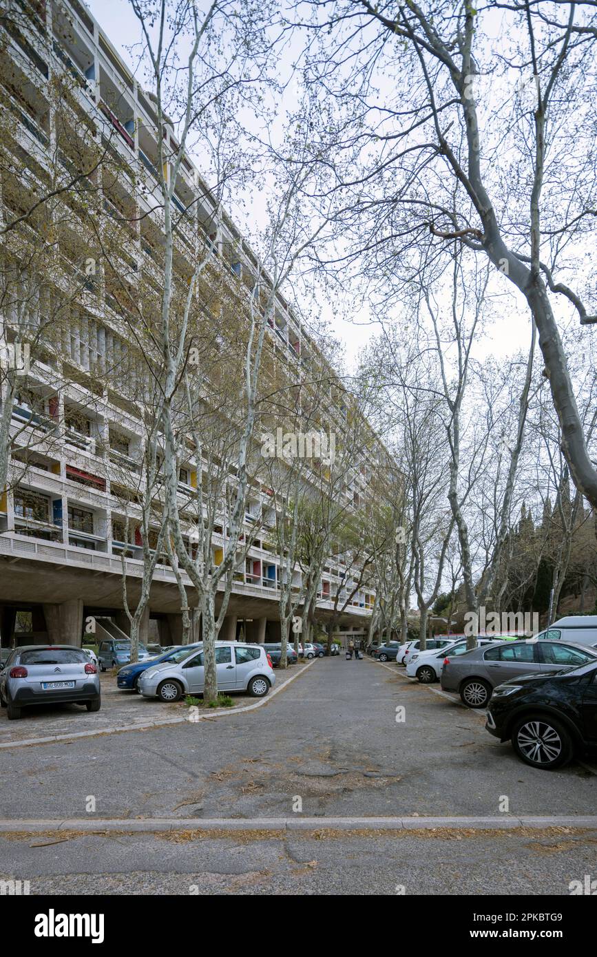 Parcheggio intorno all'Unité d'habitation, la Cité Radieuse, Marsiglia, Francia Foto Stock