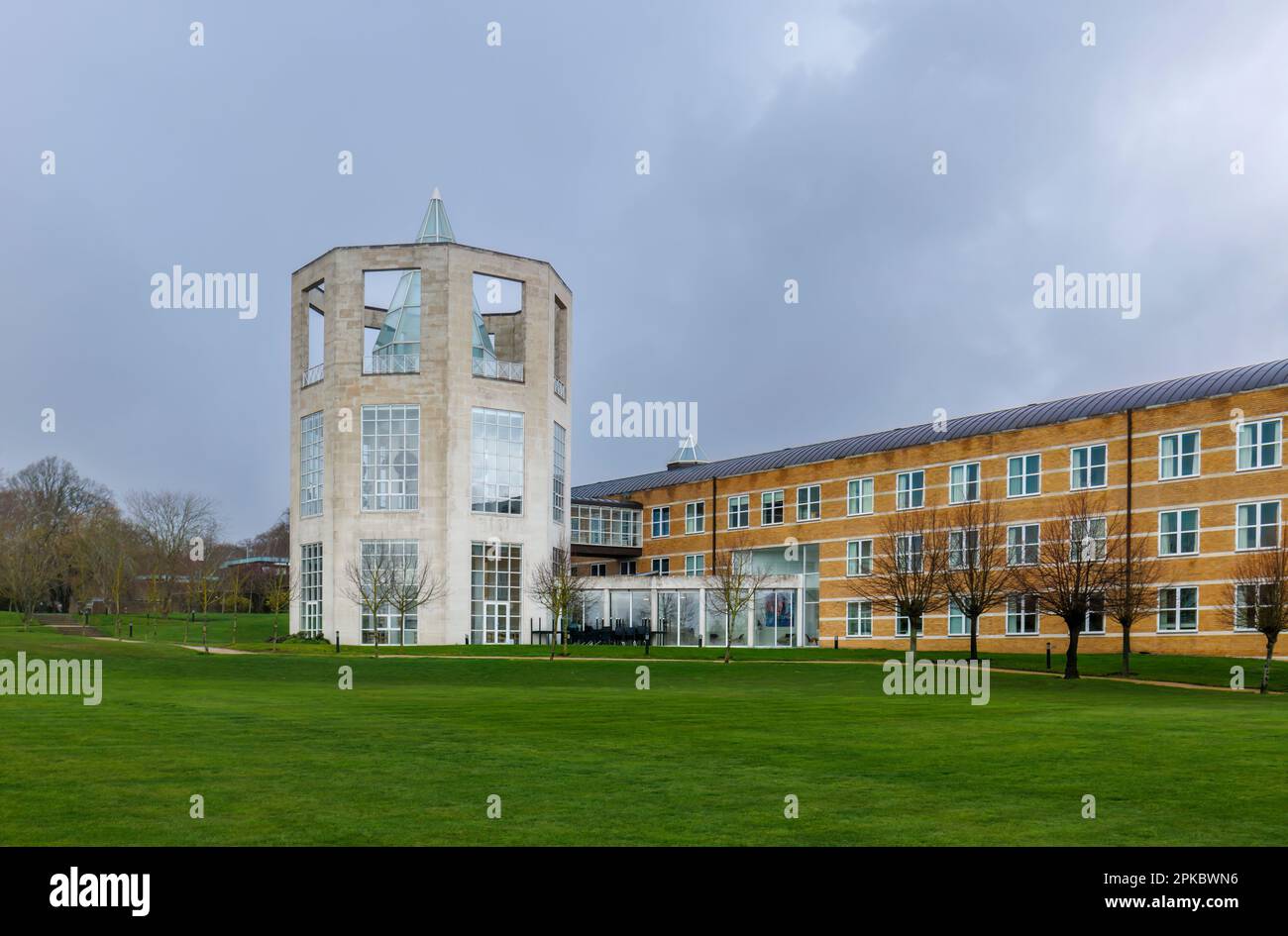 Il Moller Institute nei terreni del Churchill College, parte dell'Università di Cambridge, Inghilterra orientale Foto Stock