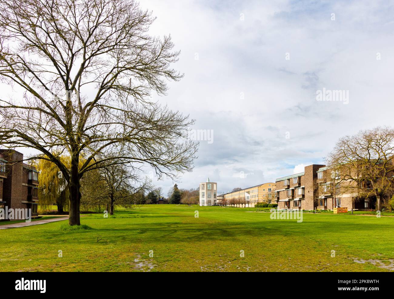 Esterno del Moller Institute nel parco del Churchill College, parte dell'Università di Cambridge, Inghilterra orientale Foto Stock