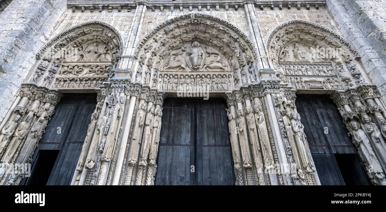 I tre portali dell'ingresso ovest, la cattedrale di Chartres, Francia Foto Stock