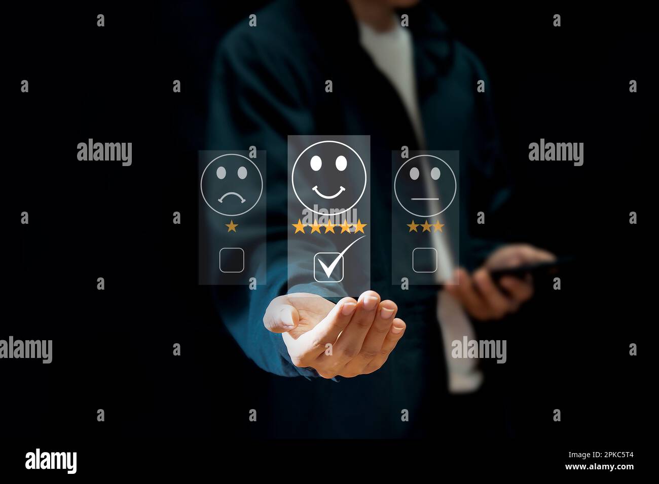 I clienti valutano la soddisfazione del provider di servizi attraverso l'applicazione. L'esperienza di assistenza nell'applicazione online valuterà la qualità di Foto Stock