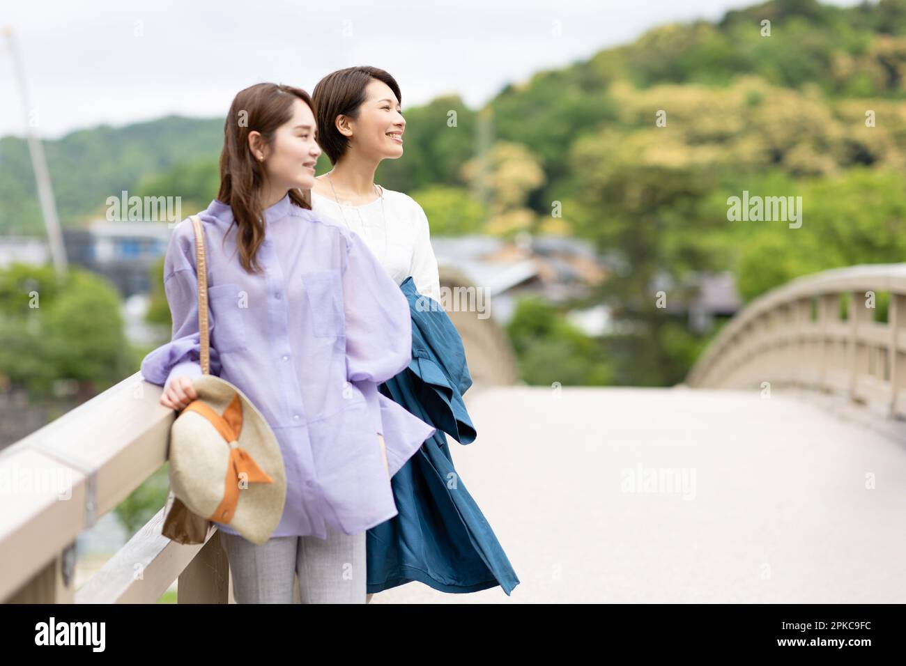 Donne che visitano Foto Stock