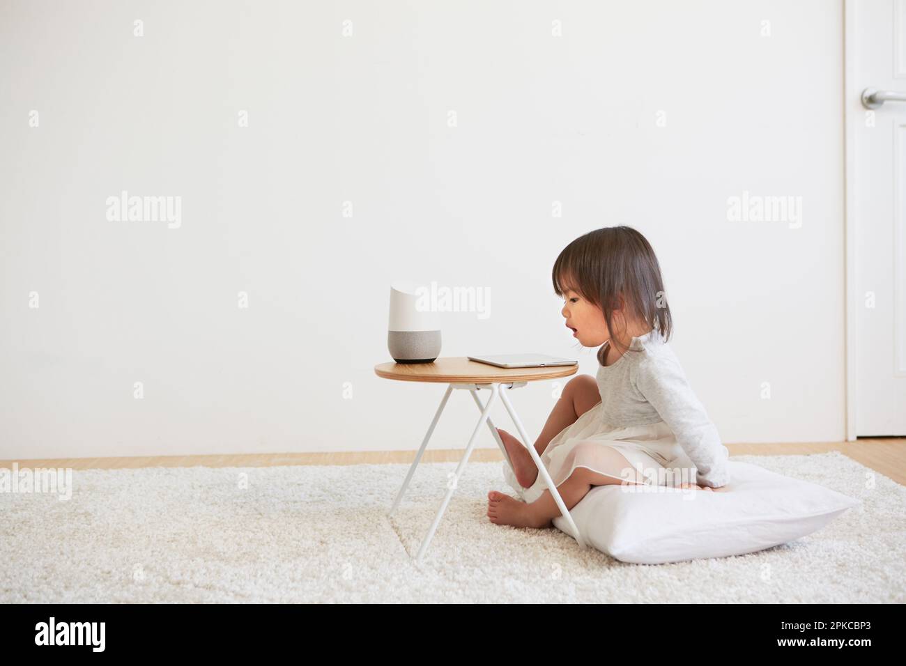 Assistente vocale baby sitter Foto Stock