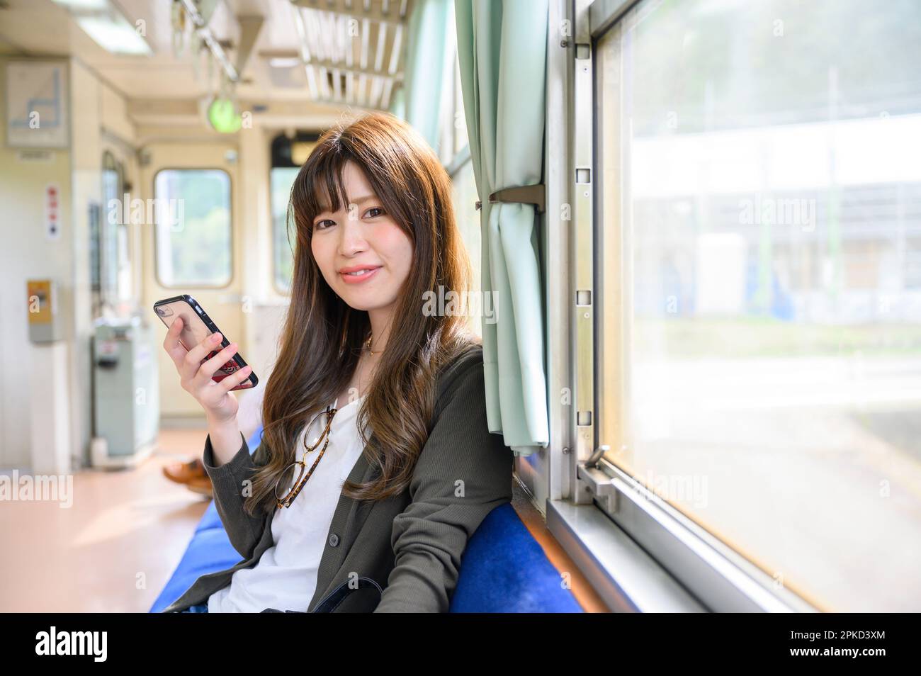 donne che viaggiano in treno Foto Stock