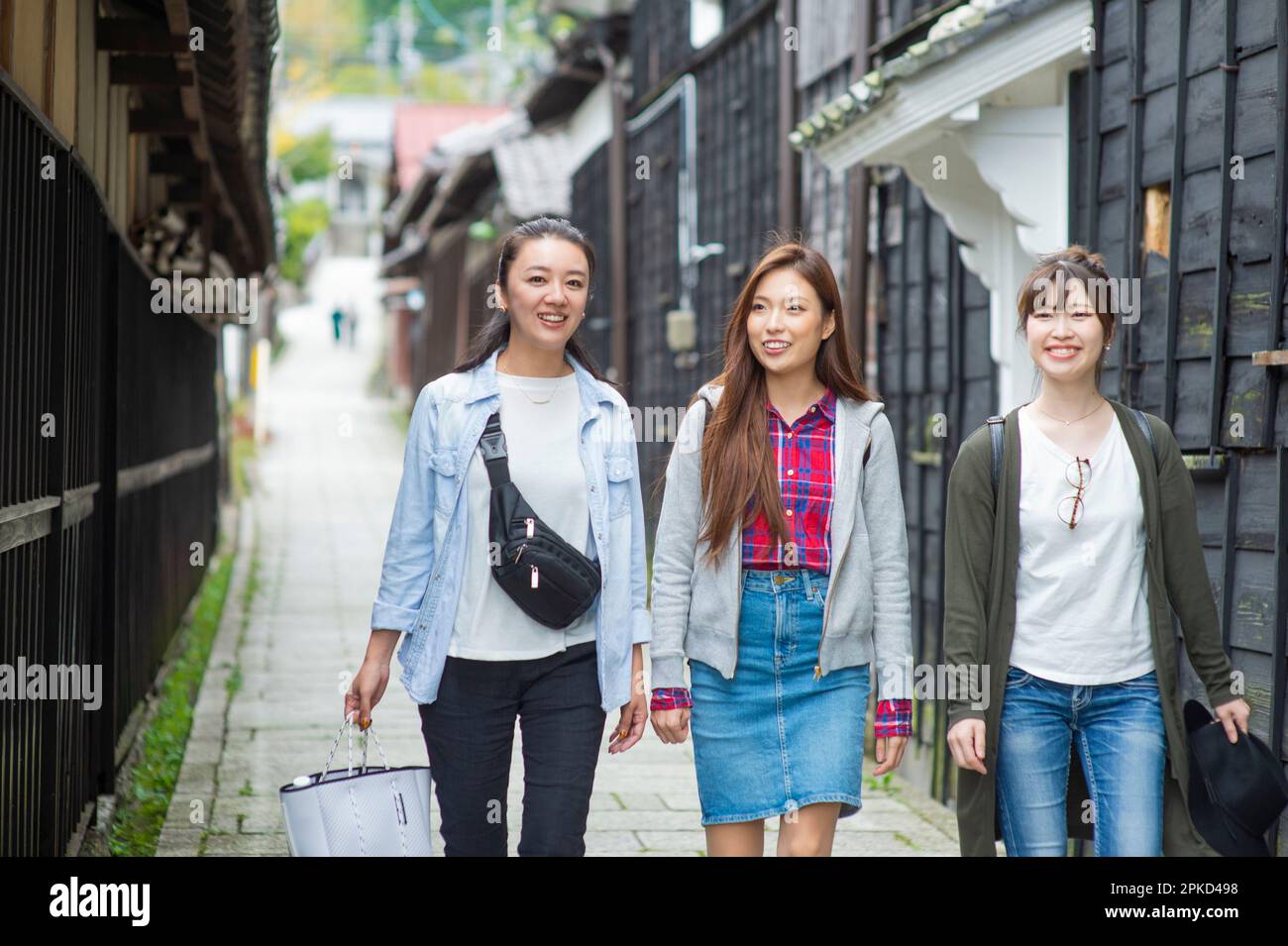 3 donne che viaggiano per donne Foto Stock