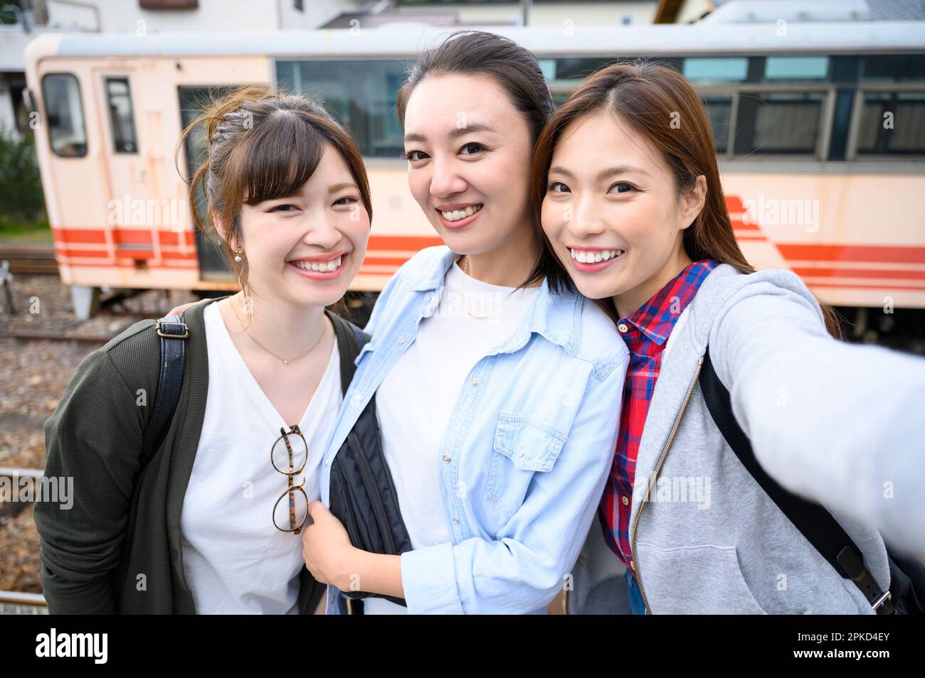 3 donne che viaggiano come donne Foto Stock