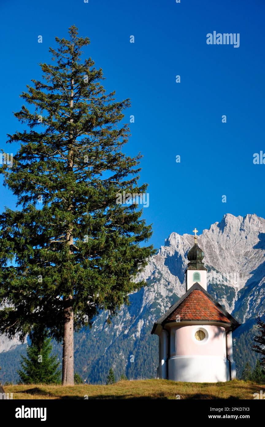 Cappella, alta Baviera, Valle d'Isar, Mittenwald, Lautersee, Monti Karwendel, Maria Koenigin Foto Stock