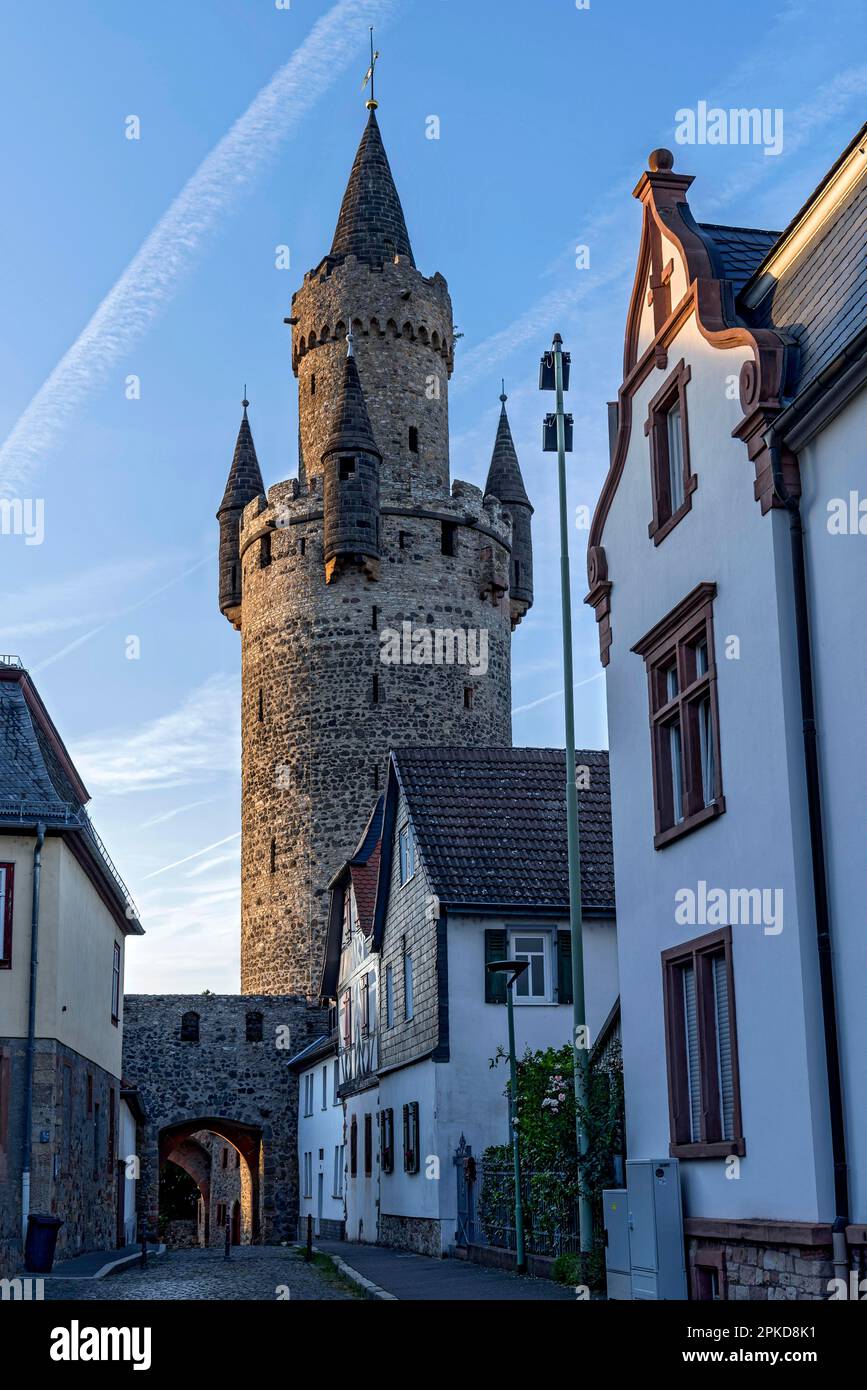 Tenere Adolfsturm, torre medievale del castello di Friedberg, Butterfassturm, Friedberg, Wetteraukreis, Assia, Germania Foto Stock