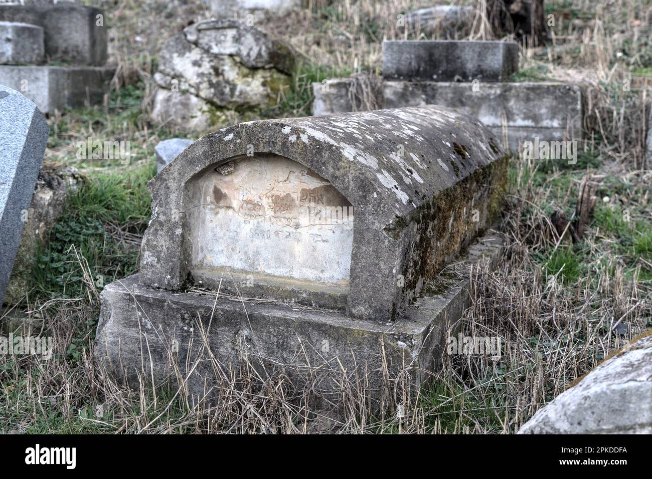 Zvorrnik, Bosnia-Erzegovina – Febbraio 2023: Il cimitero ebraico è iscritto come monumento nazionale Foto Stock