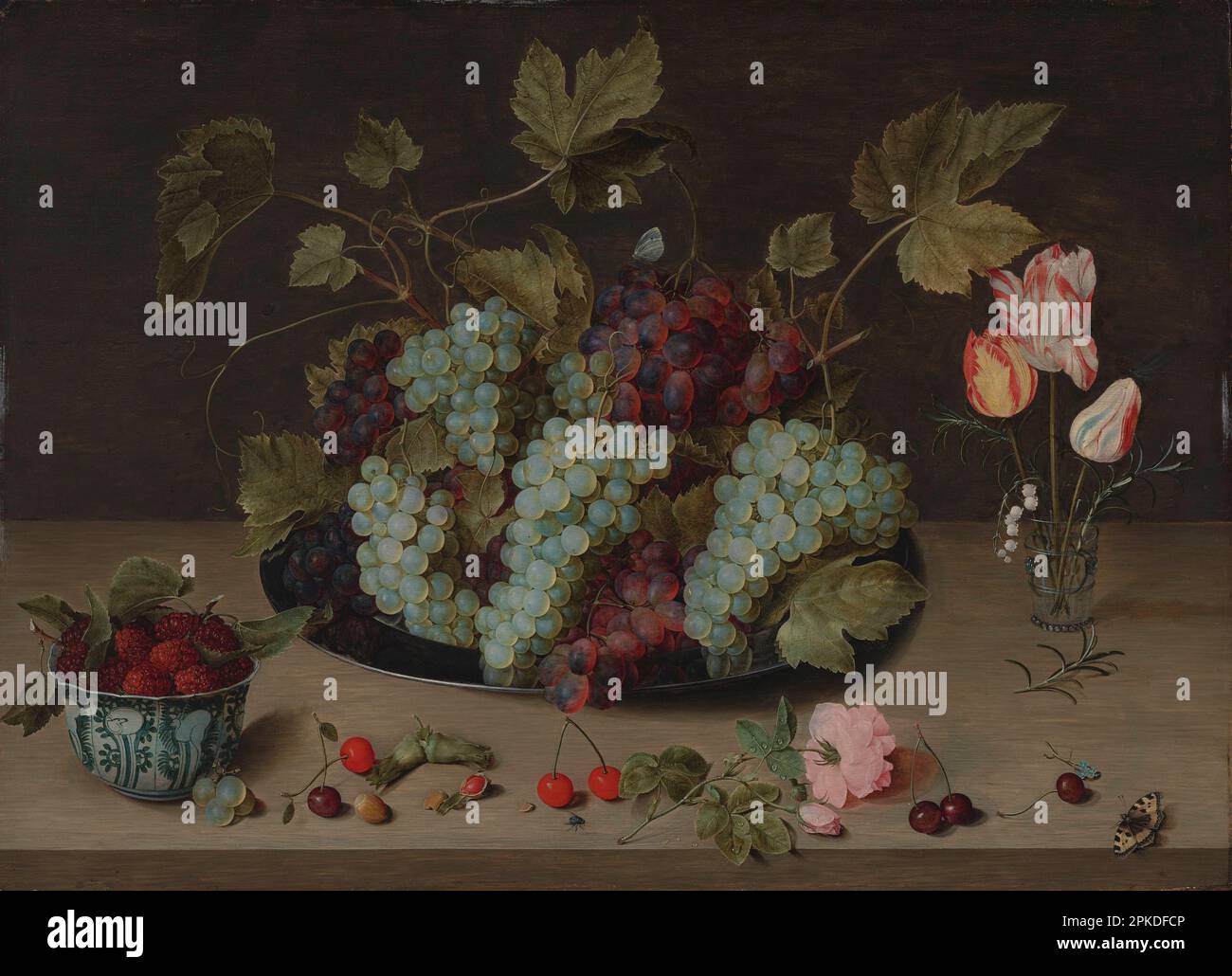 Natura morta con uva, fiori e berrii in una Wanli Bowl del 1618-1620 circa di Isaak Soreau Foto Stock