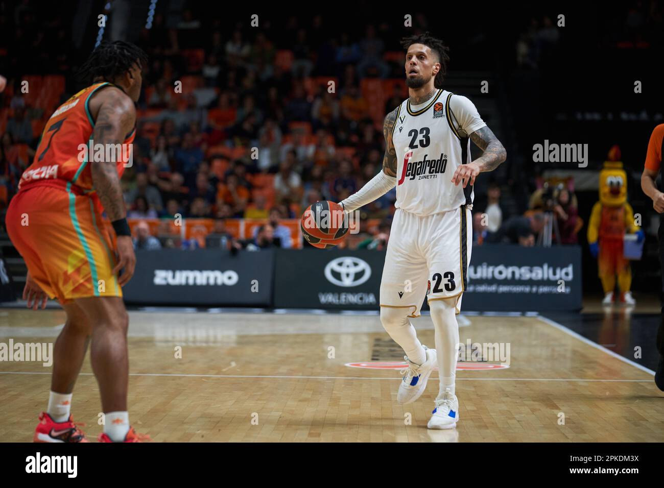 Daniel Hackett di Virtus Segafredo Roster Bologna in azione durante la Turkish Airlines Eurolega Regular Season Round 33 al Fuente de San Luis Sport Hall.Valencia Basket 79:68 Virtus Segafredo Roster Bologna (Foto di Vicente Vidal Fernandez / SOPA Images/Sipa USA) Foto Stock