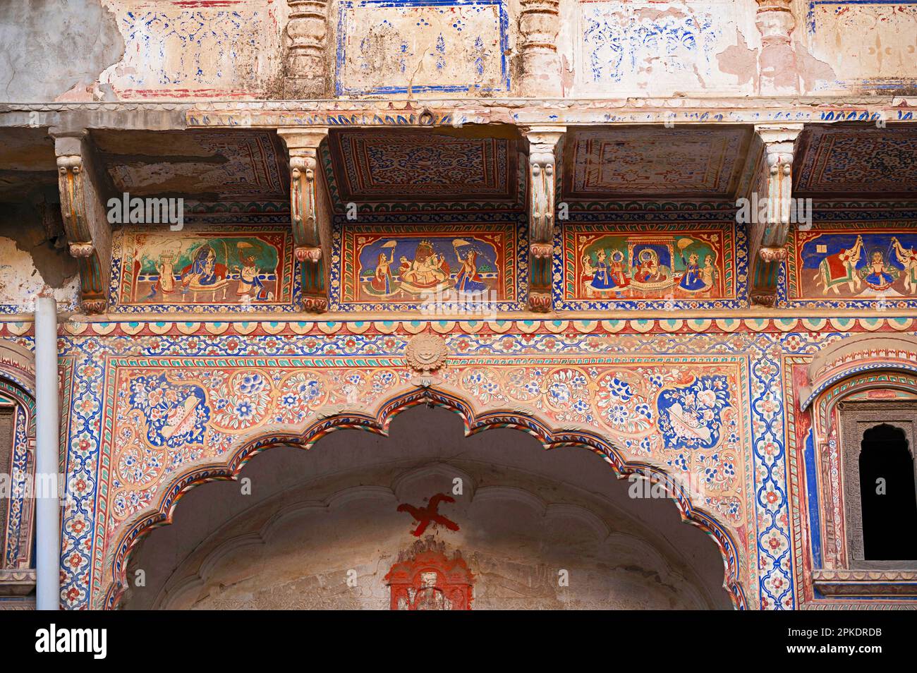 Affresco sulle pareti esterne di un vecchio Haveli a Shekhawati. I mercanti di Marwari costruirono grandi haveli nella regione di Shekhawati datati 17th-19th Foto Stock