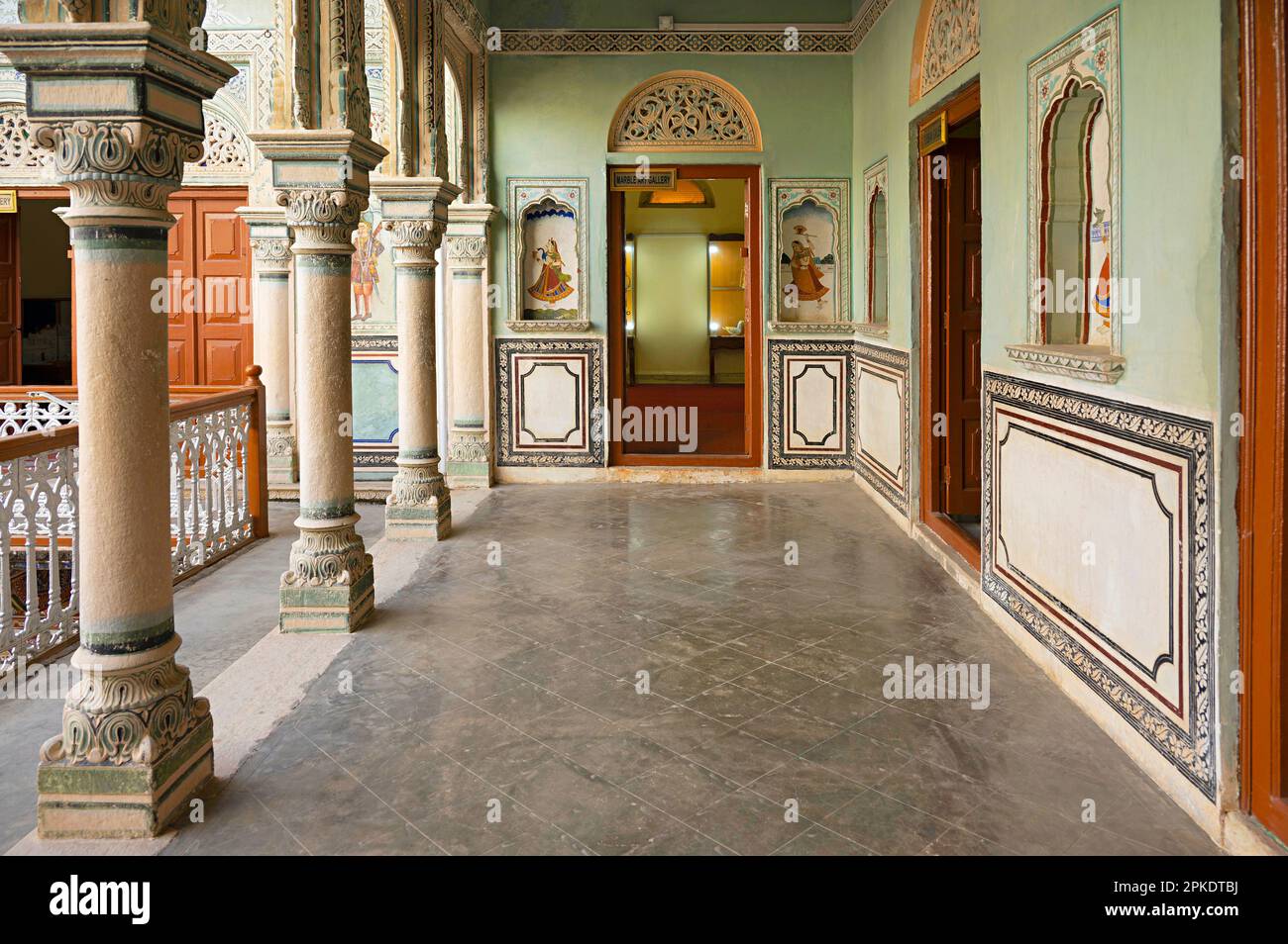 Dr. Ramnath Podar Haveli Museum, un museo del patrimonio culturale che ospita Rajasthani stile di vita, dipinti in miniatura, tessuti, gioielli, e altri Foto Stock