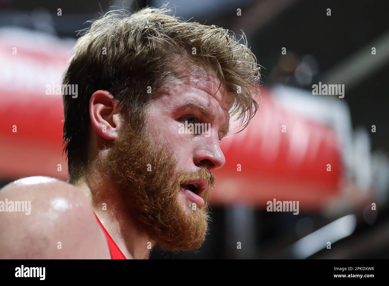 Belgrado, Serbia, 6 aprile 2023. Thomas Walkup di Olympiacos Piraeus reagisce durante la partita Eurolega della Turkish Airlines del 2022/2023 tra Crvena Zvezda MTS Belgrado e Olympiacos Piraeus nella sala Aleksandar Nikolic di Belgrado, in Serbia. Aprile 6, 2023. Credito: Nikola Krstic/Alamy Foto Stock