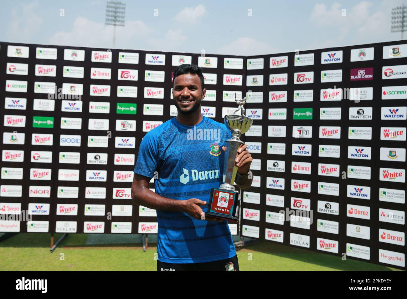 Ebadot Hossain ha vinto il trofeo Test mentre il Bangladesh ha consegnato all'Irlanda una sconfitta da sette wicket mentre il lato casa ha inseguito un obiettivo di 138 run prima del Th Foto Stock