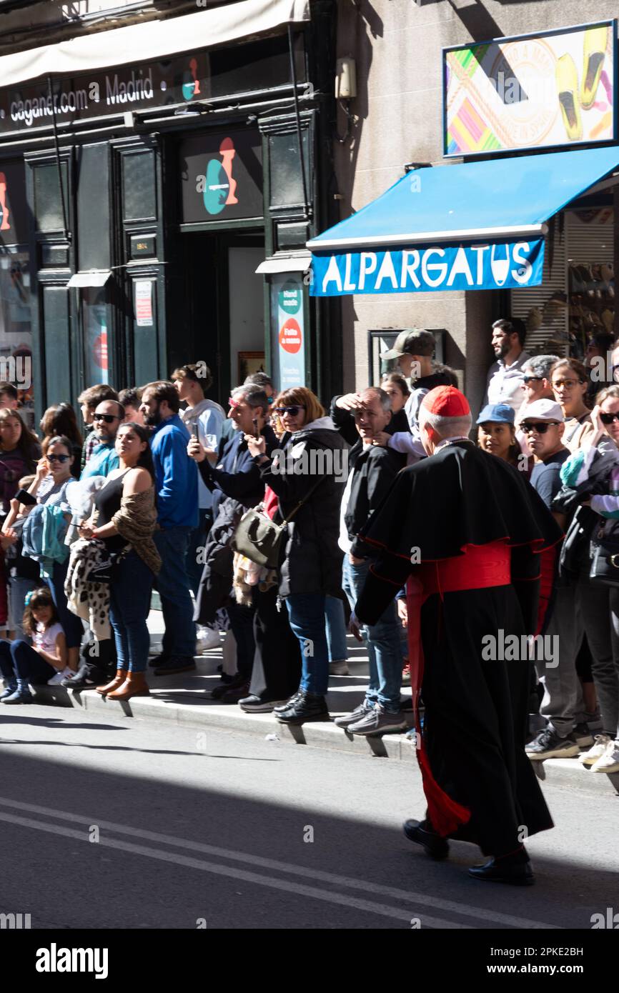 Madrid, Spagna; 2nd aprile 2023: Il cardinale di Madrid, Osoro, incontrerà la processione chiamata colloquialmente 'l'asino' nella Domenica delle Palme Foto Stock