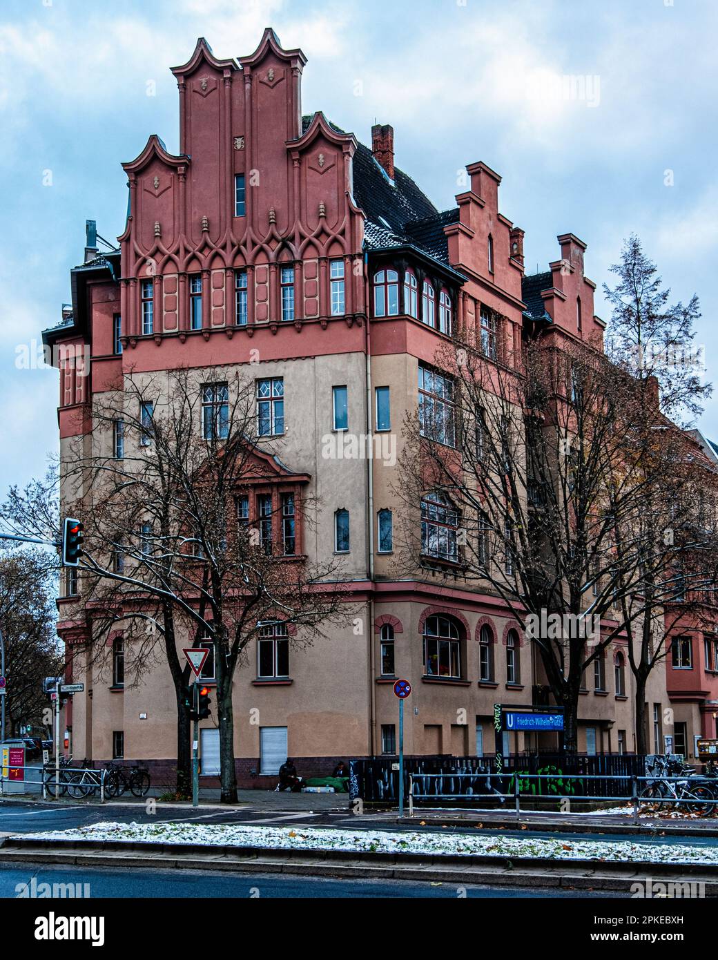 Edificio storico di appartamenti, Friedrich Wilhelm Platz, Tempelhof-Schöneberg, Berlino Foto Stock