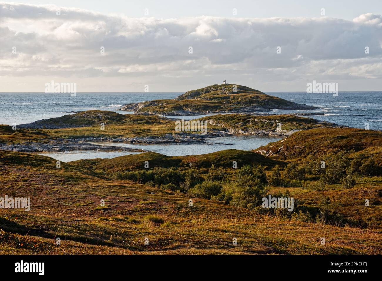 Un tranquillo pomeriggio di fine estate sull'isola di Sommarøy, Norvegia Foto Stock