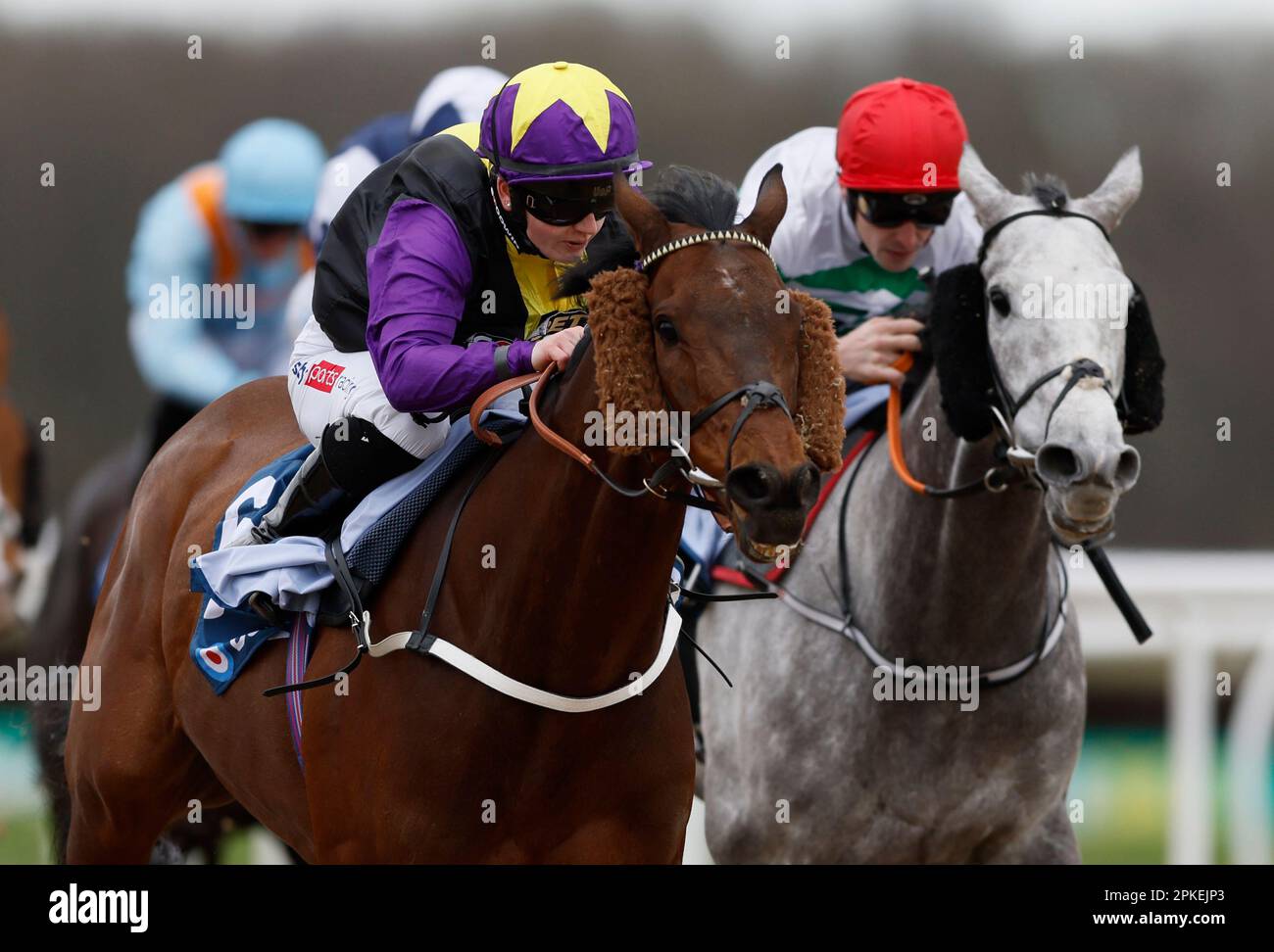 Rainbow Dreamer guidato da Hollie Doyle vince il BetUK All-Weather Marathon Championships Conditions Stakes al Newcastle Racecourse, Newcastle. Data immagine: Venerdì 7 aprile 2023. Foto Stock