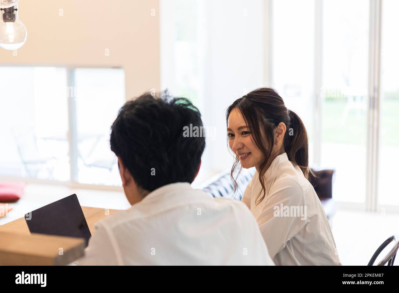 Coppia che parla Foto Stock