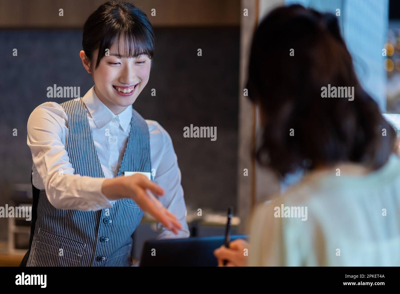 Banchi check-in dell'hotel Foto Stock