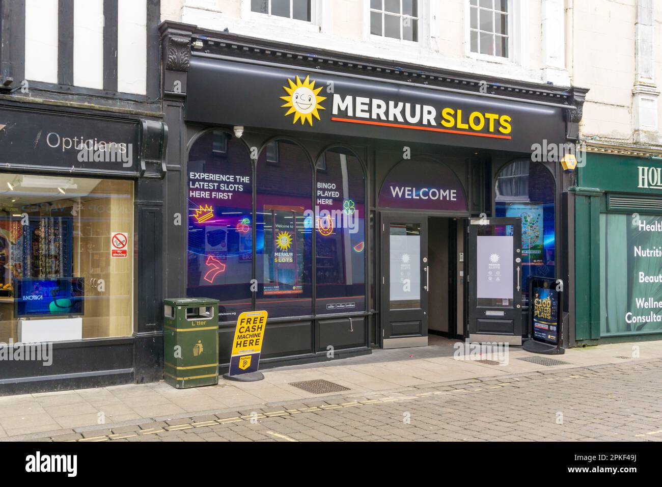 I locali di Merkur Slots in Norfolk Street, King's Lynn. Una galleria di macchine da gioco. Foto Stock