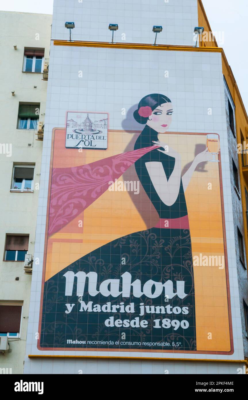 Vecchio annuncio sulla facciata della casa. Madrid, Spagna. Foto Stock