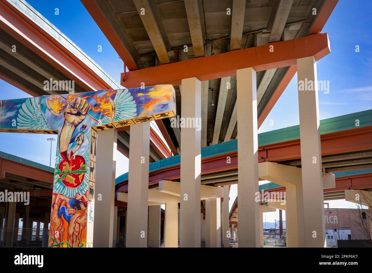 La vista sotto la ciotola degli spaghetti al Lincoln Park vicino al centro di El Paso, Texas. Foto Stock