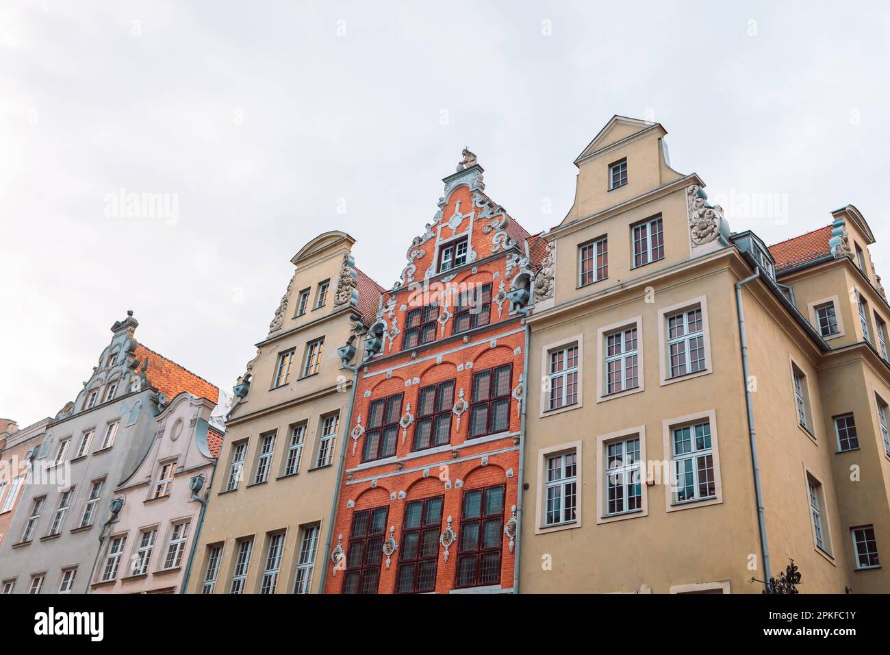 Architettura della città vecchia di Danzica con il municipio all'alba, Polonia. Danzica è la capitale storica della Pomerania polacca con bella Foto Stock