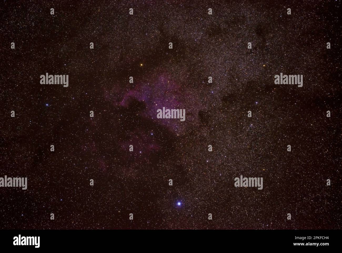 La meravigliosa North American Nebula Lanoue (NGC 7000) visto al parco nazionale della Valle della Morte Foto Stock