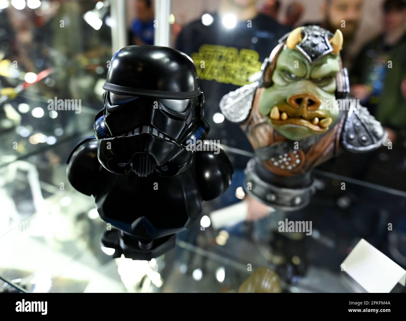 USO EDITORIALE SOLO The Star Wars Shadow Stormtrooper Legends in scala 3D 1/2 busto lanciato oggi da Diamond Select Toys al giorno 1 di Star Wars Celebration Europe 2023 a Excel London. Data immagine: Venerdì 7 aprile 2023. Foto Stock