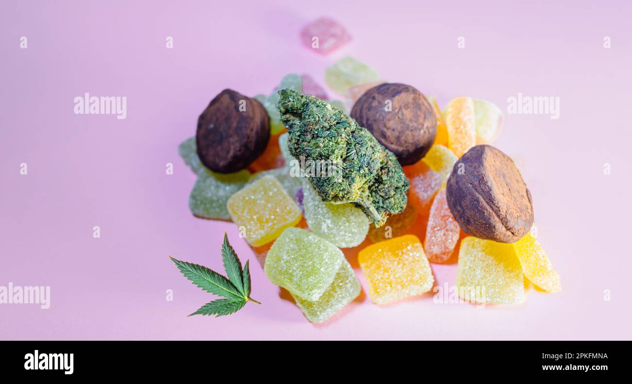 Medical Marijuana Edibles, caramelle infuse con CBD HHC o THC Cannabis nell'industria alimentare Foto Stock