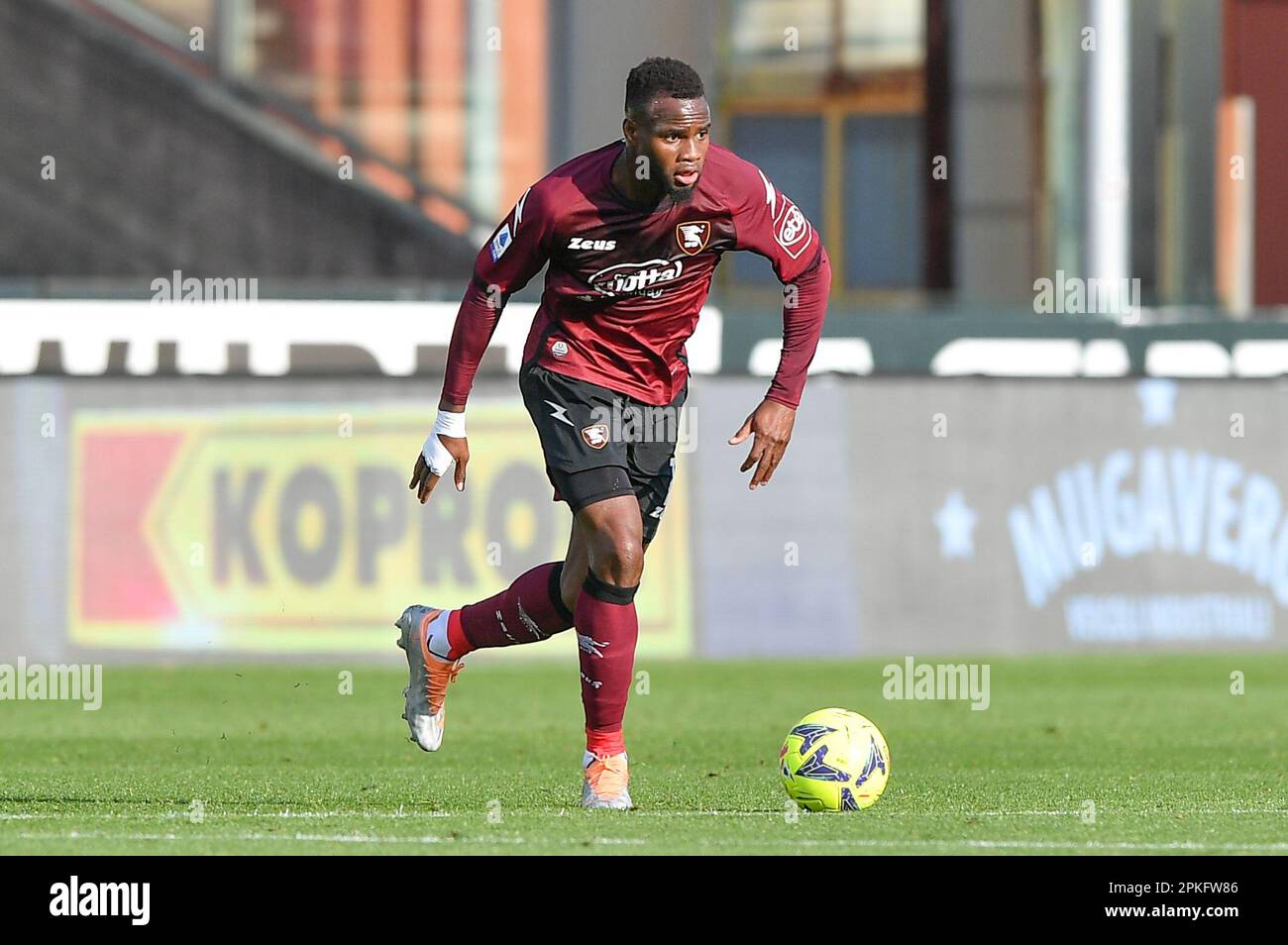 Salerno, Italia. 07th Apr, 2023. Lassana Coulibaly of US Salernitana durante la Serie A match tra US Salernitana 1919 e Inter Milan allo Stadio Arechi di Salerno, Italia il 7 aprile 2023. Credit: Giuseppe Maffia/Alamy Live News Foto Stock