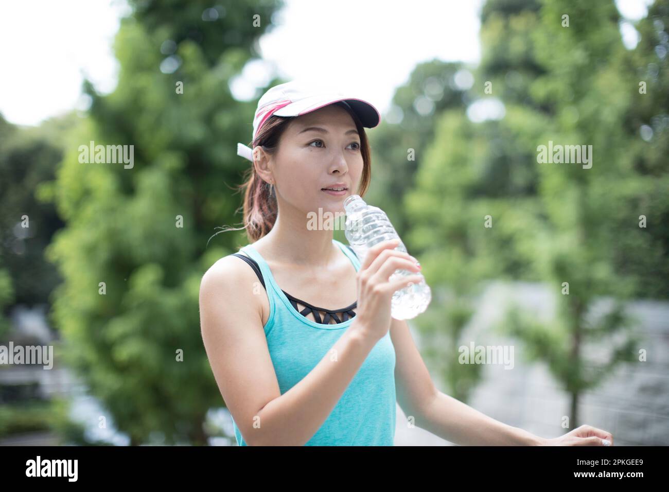 Donna da jogging reidratante Foto Stock