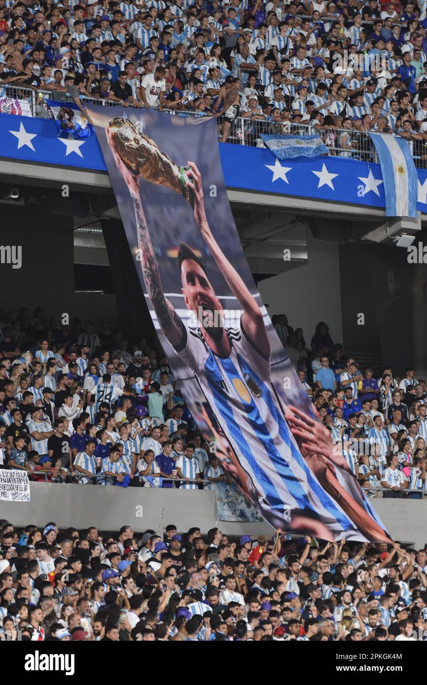 BUENOS AIRES, ARGENTINA - APRILE 23: Bandiera di Lionel messi durante una partita tra Argentina e Panama all'Estadio Mas Monumental. Foto Stock