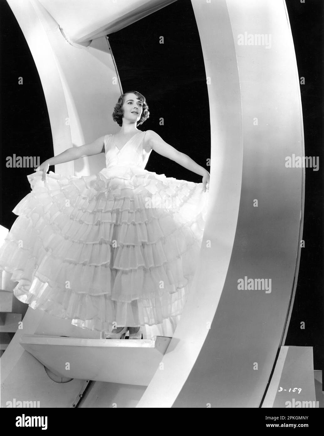 RUBY KEELER ritratto completo in DAMES 1934 regista RAY ENRIGHT numeri musicali creato e diretto da BUSBY BERKELEY Gowns Orry-Kelly Warner Bros. Foto Stock