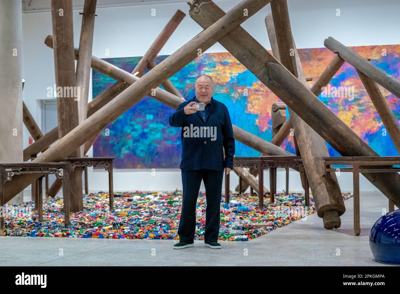 Ai Weiwei: Mostra ‘Making Sense’ al Design Museum di Londra, Regno Unito Foto Stock