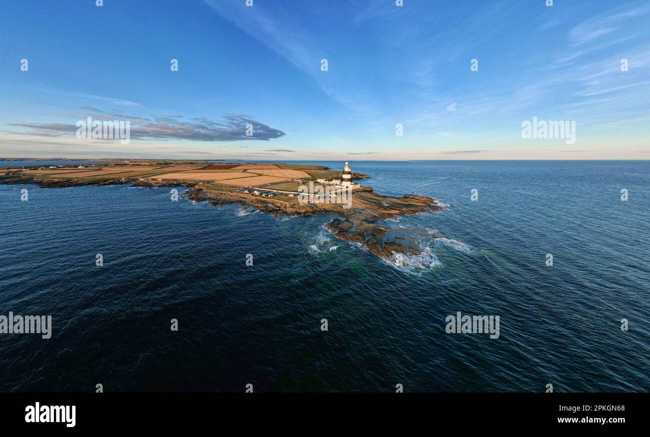 Il faro di Hook Head si trova sulla punta della penisola di Hook nella contea di Wexford, in Irlanda. È uno dei fari più antichi del mondo. Foto Stock