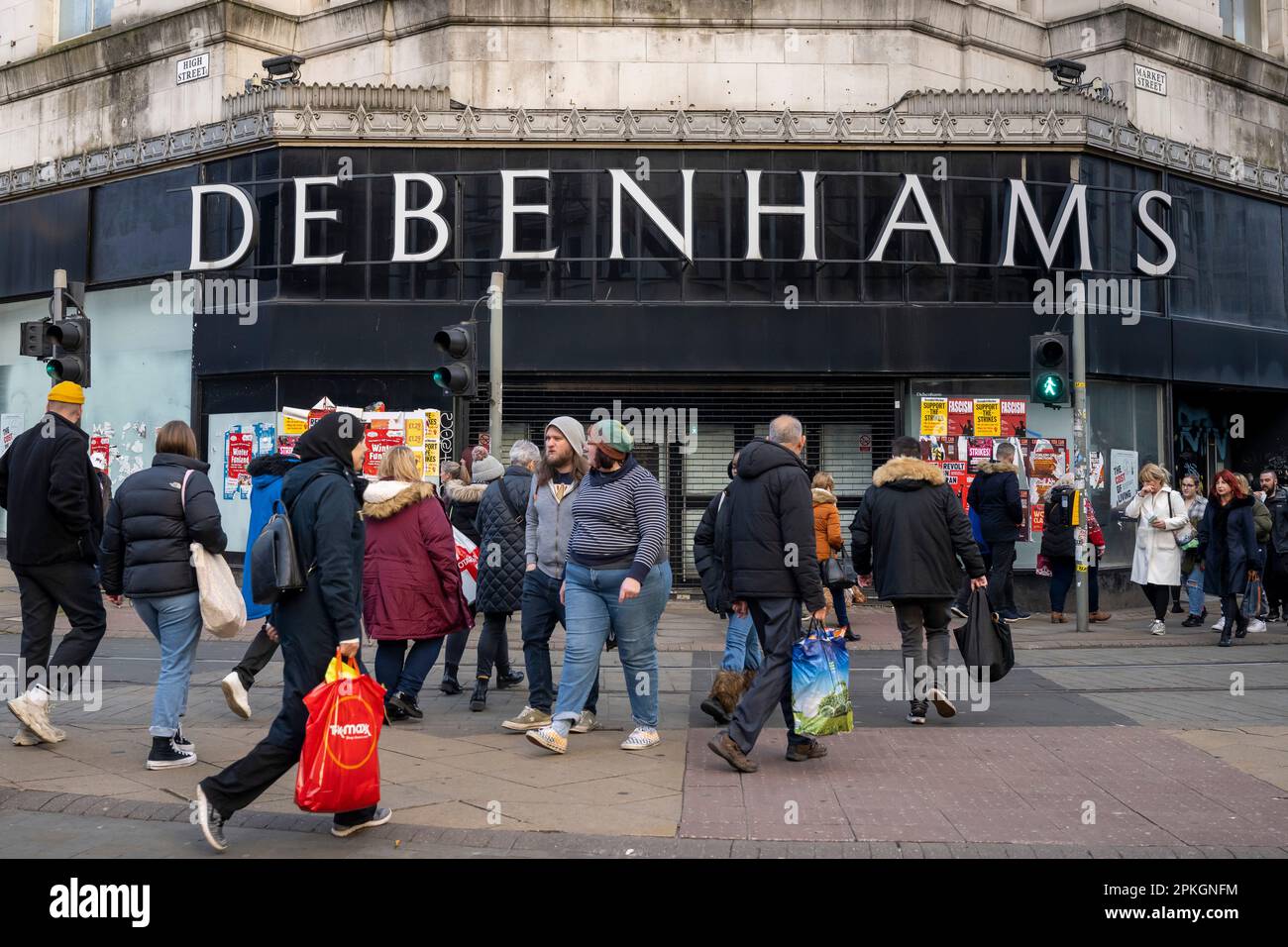 Una visione generale di un negozio chiuso Debenhams a Manchester, Inghilterra, Regno Unito. Foto Stock