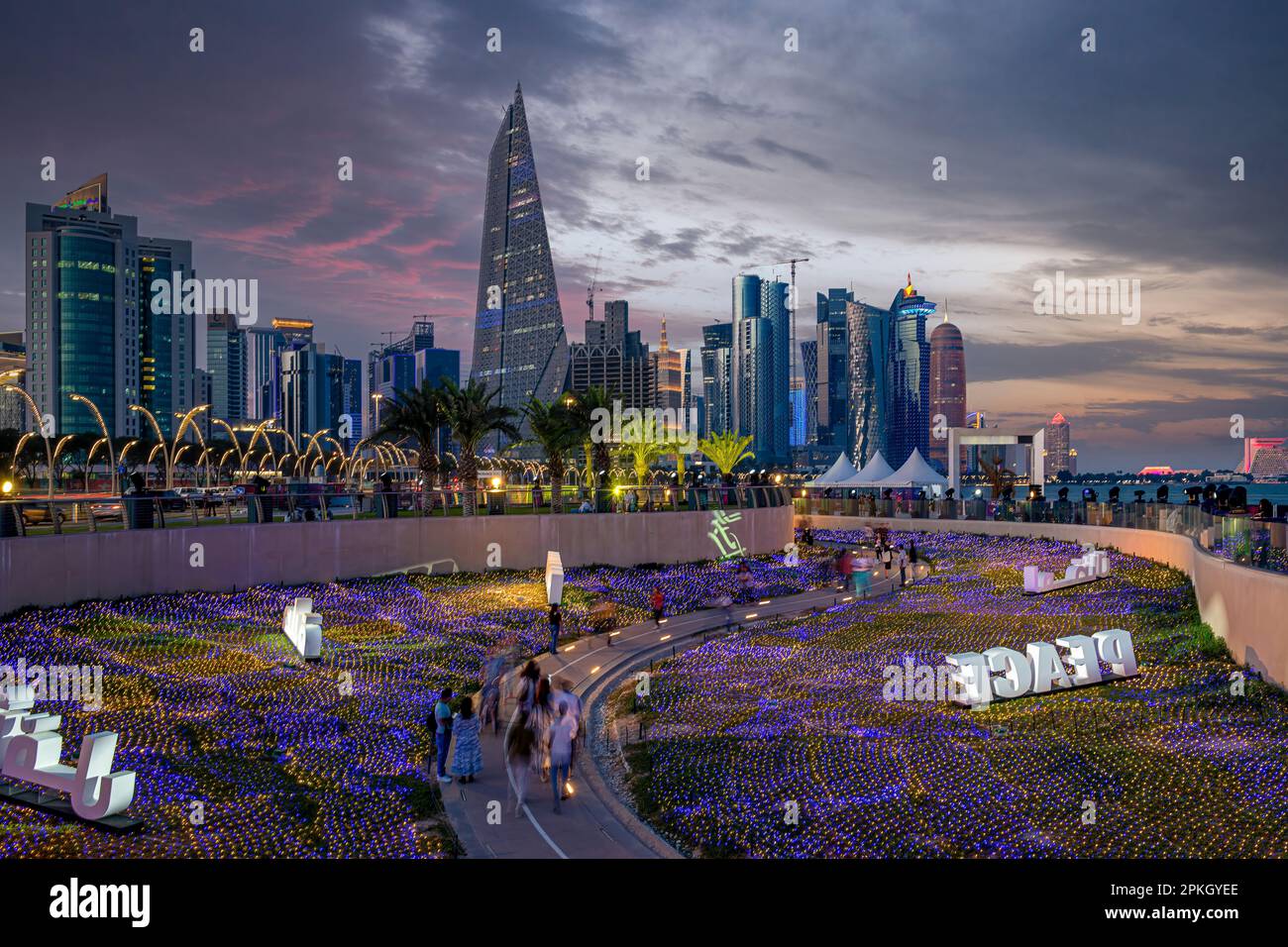 Spettacolo di luci Ramadan alla Corniche Doha. Ramadan decorazione leggera alla Corniche Doha Foto Stock