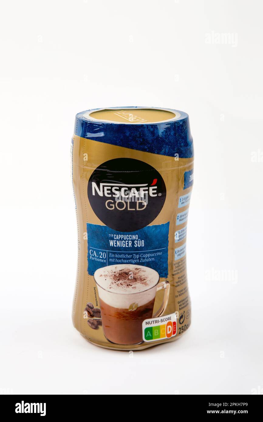 WETZLAR, ASSIA, GERMANIA 04-06-2023: NESCAFE GOLD Cappuccino istantaneo a basso contenuto di zucchero. Foto Stock