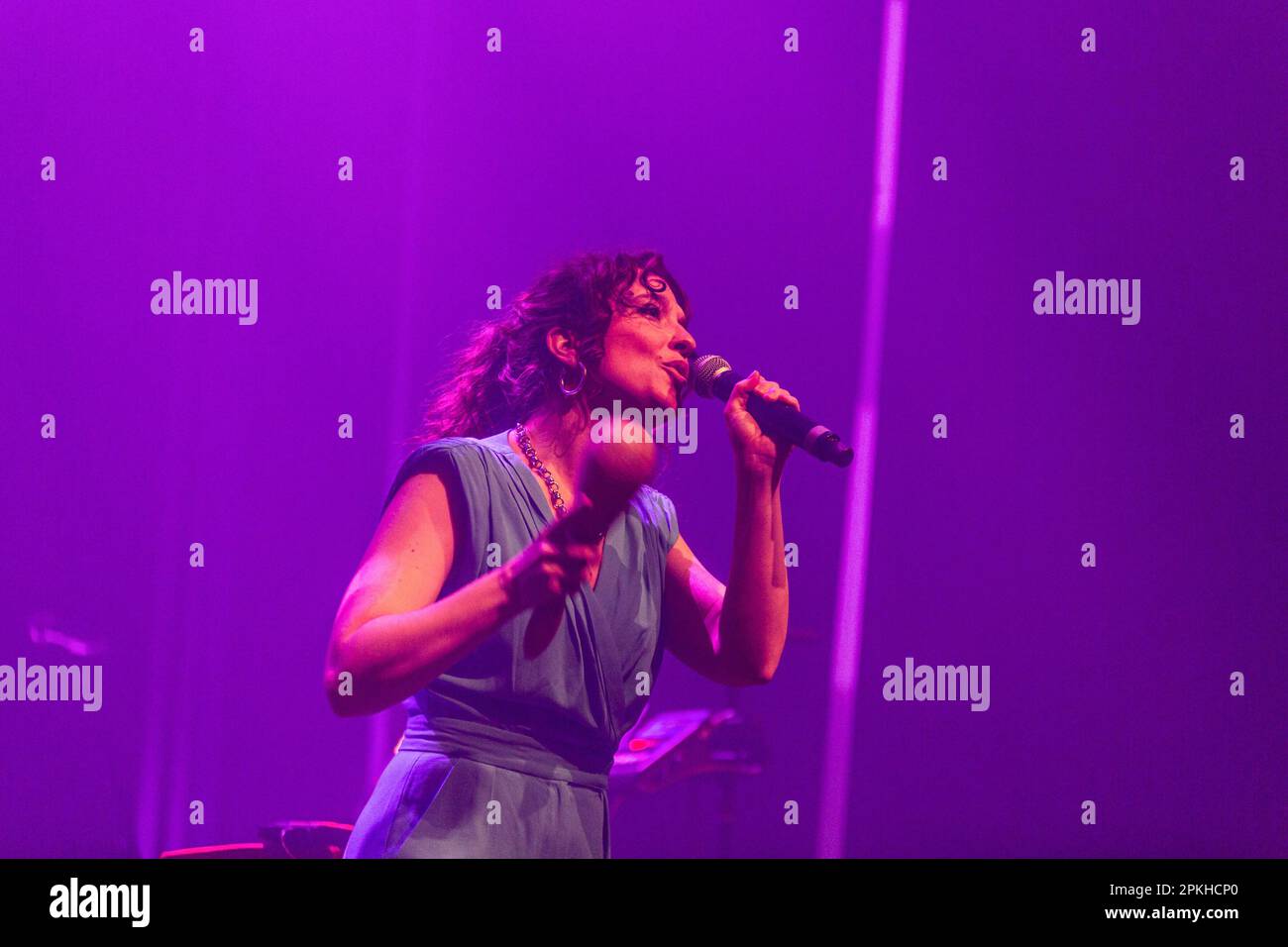 Parigi, Francia. 05th Apr, 2023. La cantante francese Sophie Maurin ha visto durante una performance del suo secondo album 'Longitude' al Cafe de la Danse di Parigi. (Foto di Telmo Pinto/SOPA Images/Sipa USA) Credit: Sipa USA/Alamy Live News Foto Stock