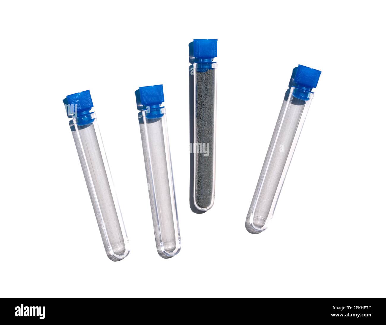 Granuli di zinco in provetta con tappo. Ingrediente chimico cosmetico sulla tabella di laboratorio. Foto Stock