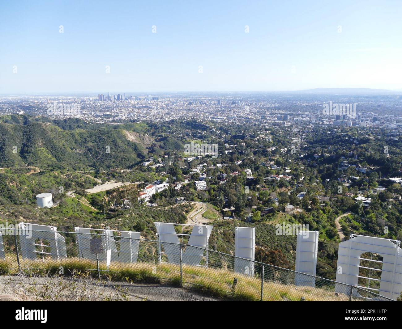 Los Angeles, Stati Uniti. 07th Mar, 2023. Il cartello Hollywood Sign con vista su Los Angeles. Credit: Barbara Munker/dpa/Alamy Live News Foto Stock