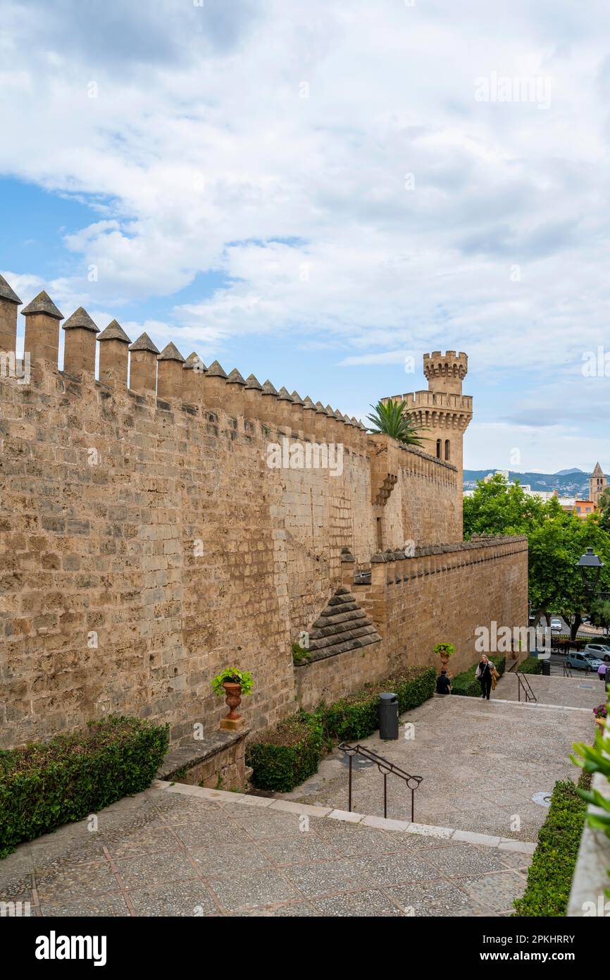 Fortezza con torre, Palazzo reale la Almudaina, Palau Reial de lAlmudaina, Palma di Maiorca, Maiorca, Isole Baleari, Spagna Foto Stock